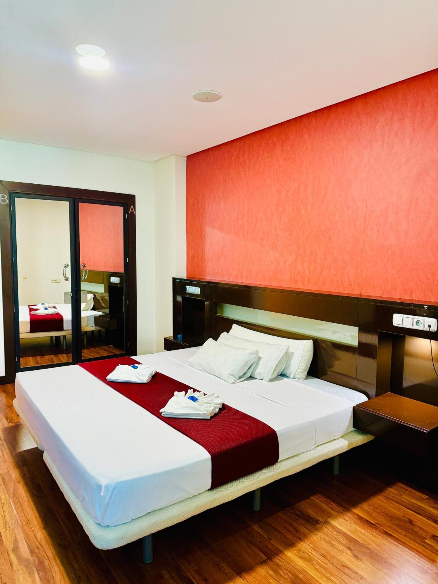 La Cantuena Hotel Парла Екстериор снимка
